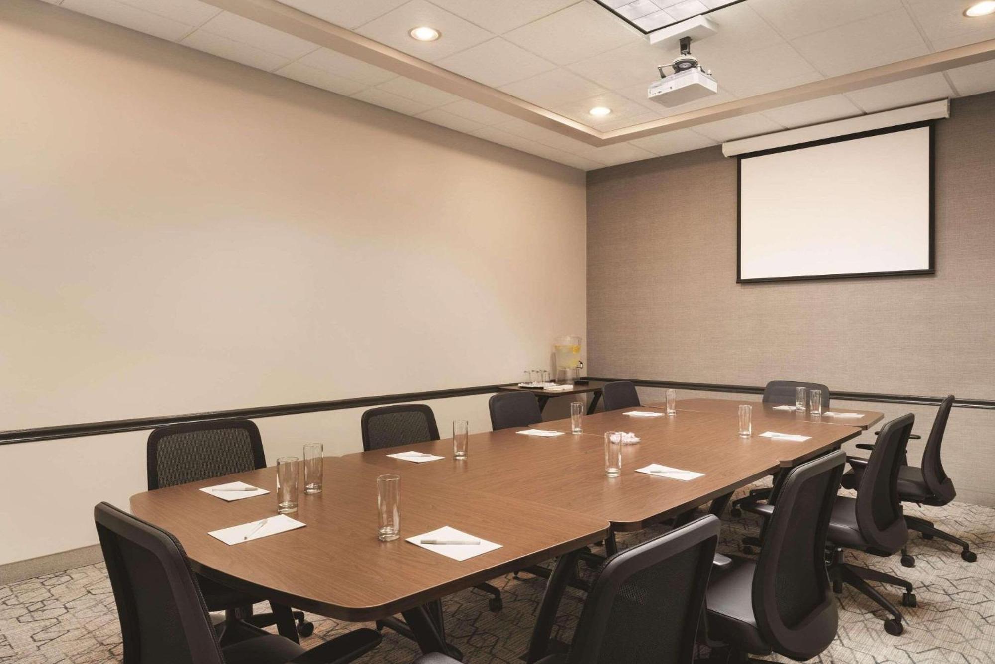 Country Inn & Suites By Radisson, Grand Rapids East, Mi Buitenkant foto