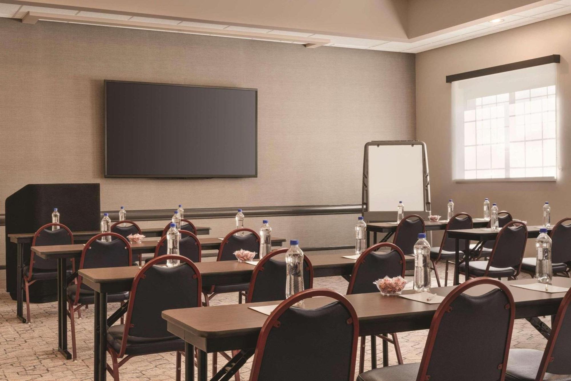 Country Inn & Suites By Radisson, Grand Rapids East, Mi Buitenkant foto