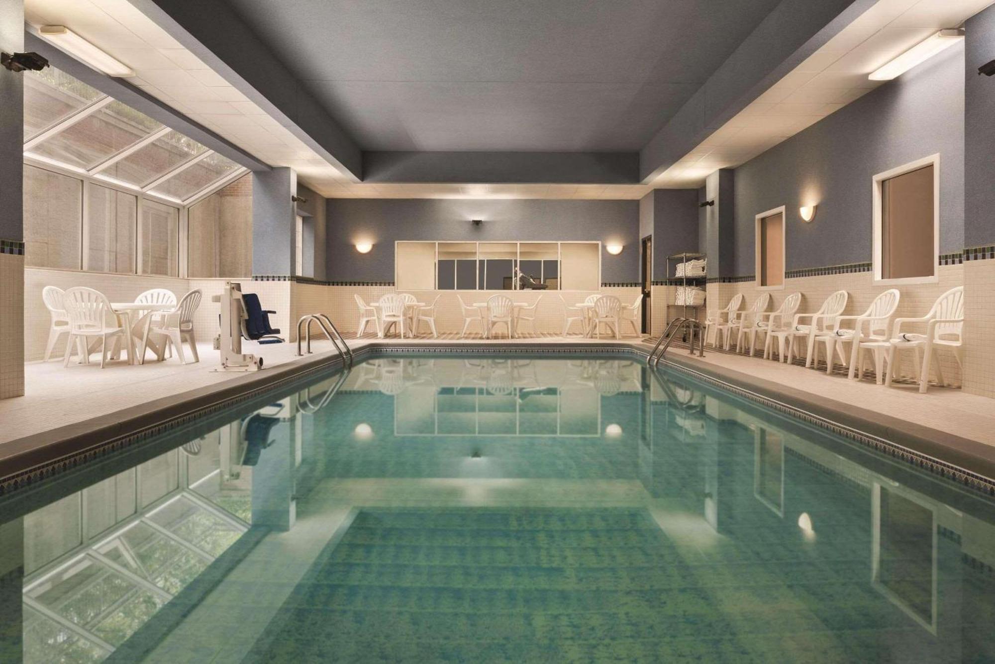 Country Inn & Suites By Radisson, Grand Rapids East, Mi Buitenkant foto