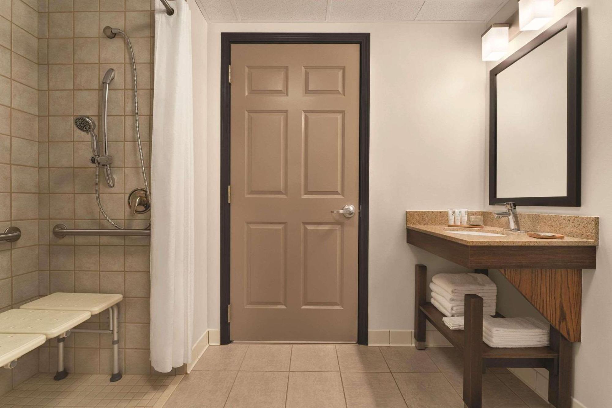 Country Inn & Suites By Radisson, Grand Rapids East, Mi Buitenkant foto
