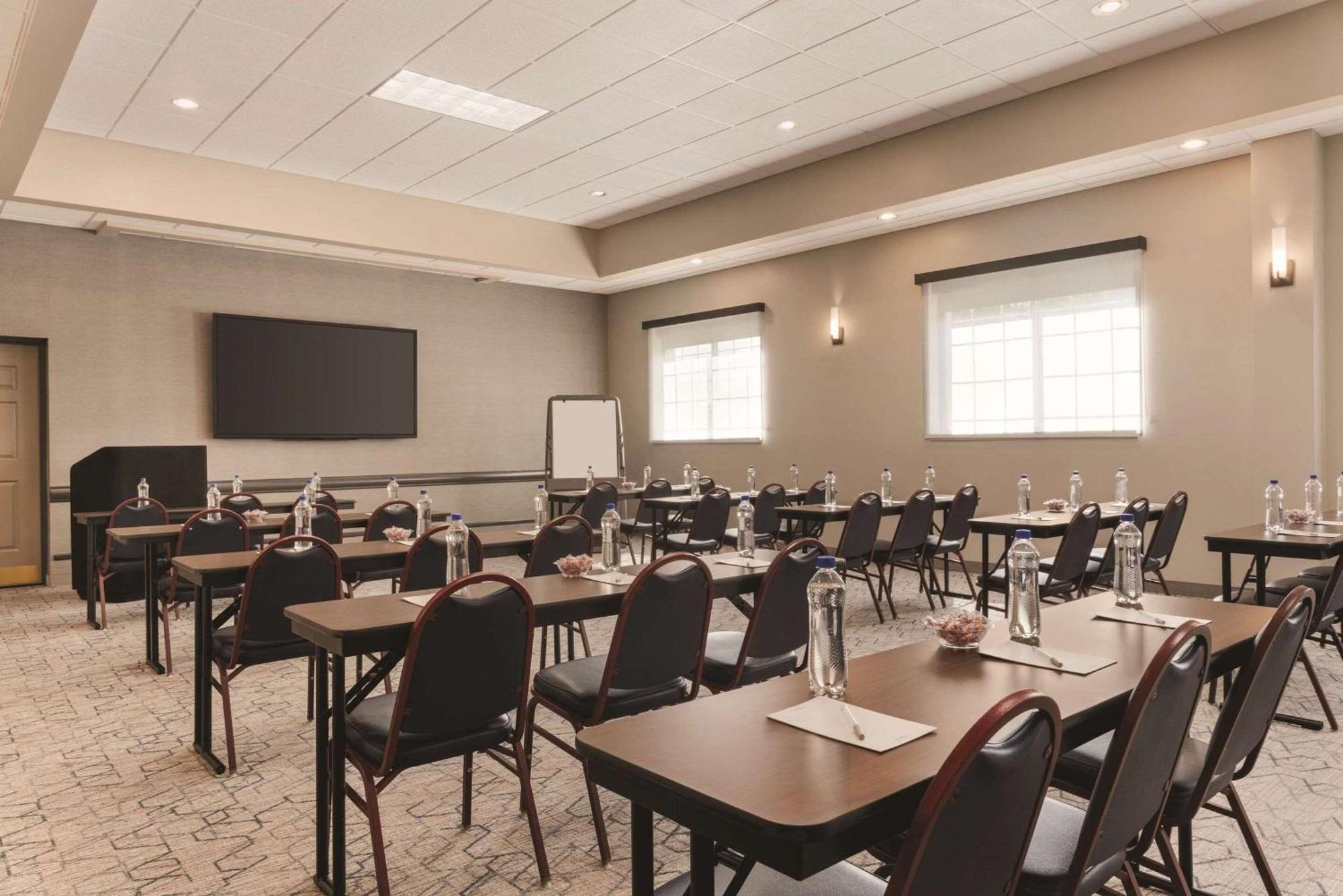 Country Inn & Suites By Radisson, Grand Rapids East, Mi Buitenkant foto
